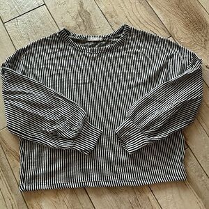 Stripped long-sleeve black and white crop top